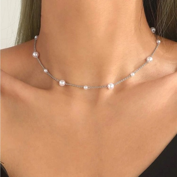 Faux Pearl Decor gold Necklace - Picture 2 of 3